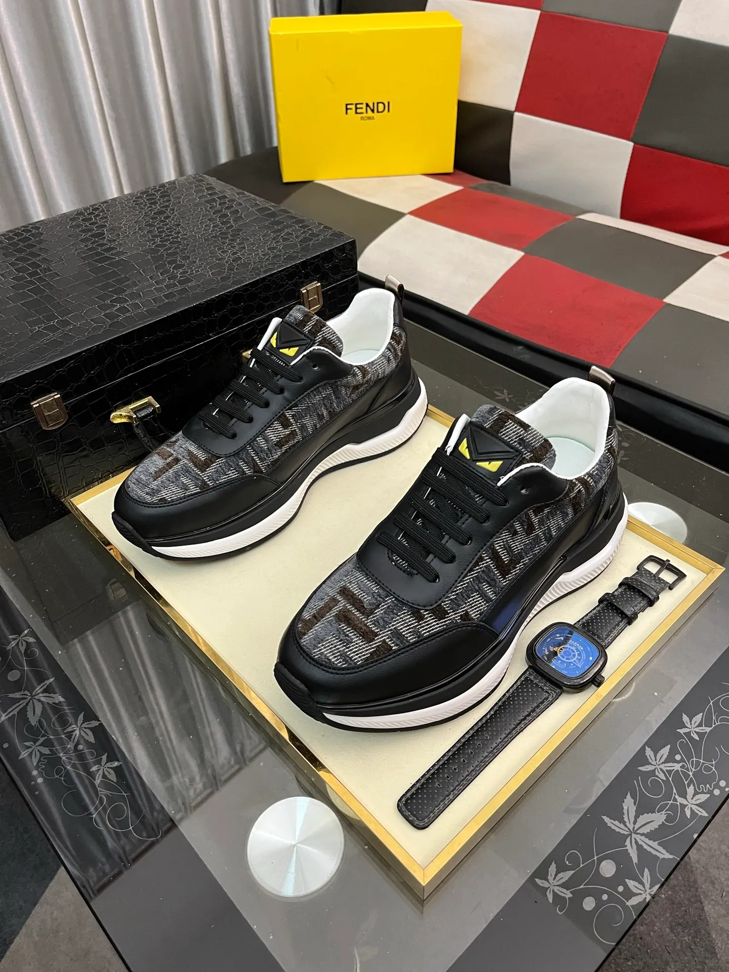 Men's Men's Shoes💰458⌚️⌚️[FENDI] Fendi's classic and comfortable men's, this complex sneaker is made of soft calfskin➕genuine leather lining➕original ultra-light rubber material with rough outsole. This unique light style is suitable for the casual and refined sensibility of this season. It is comfortable and natural on the feet. It is an everyday style for casual travel in autumn and winter! 38−444️⃣colors available